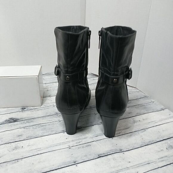 Clarks Woman's SZ 10M Biker Black Leather Zip Up Buckle Block Heel AnkleBoot - Picture 4 of 10